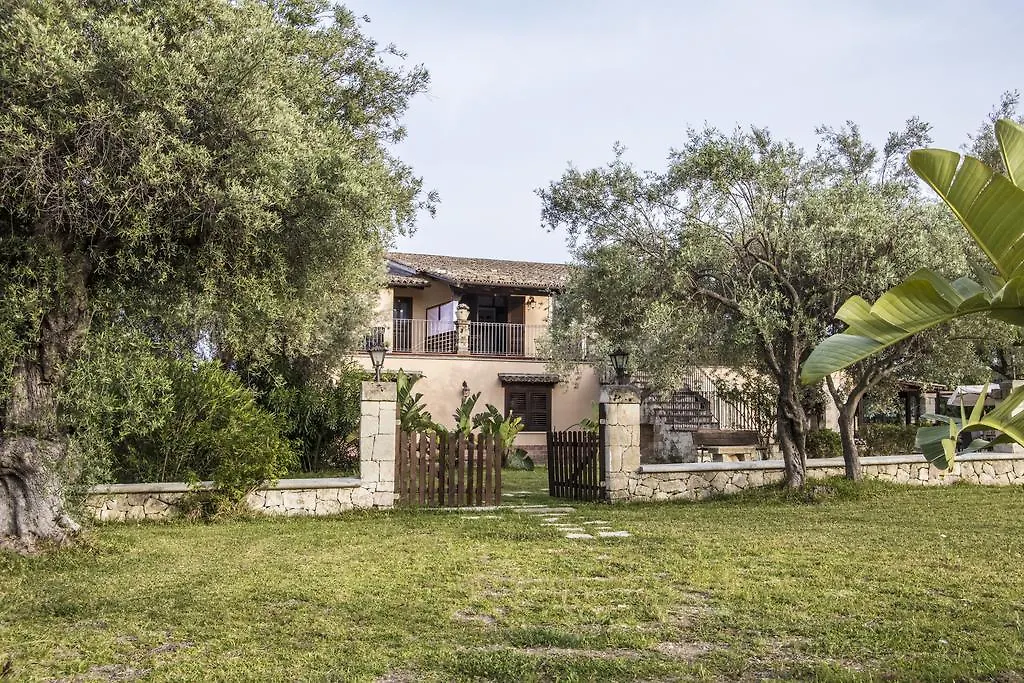 فندق مبيت وإفطار أفولا B&B Casale Siciliano Di Miryam Tiralongo